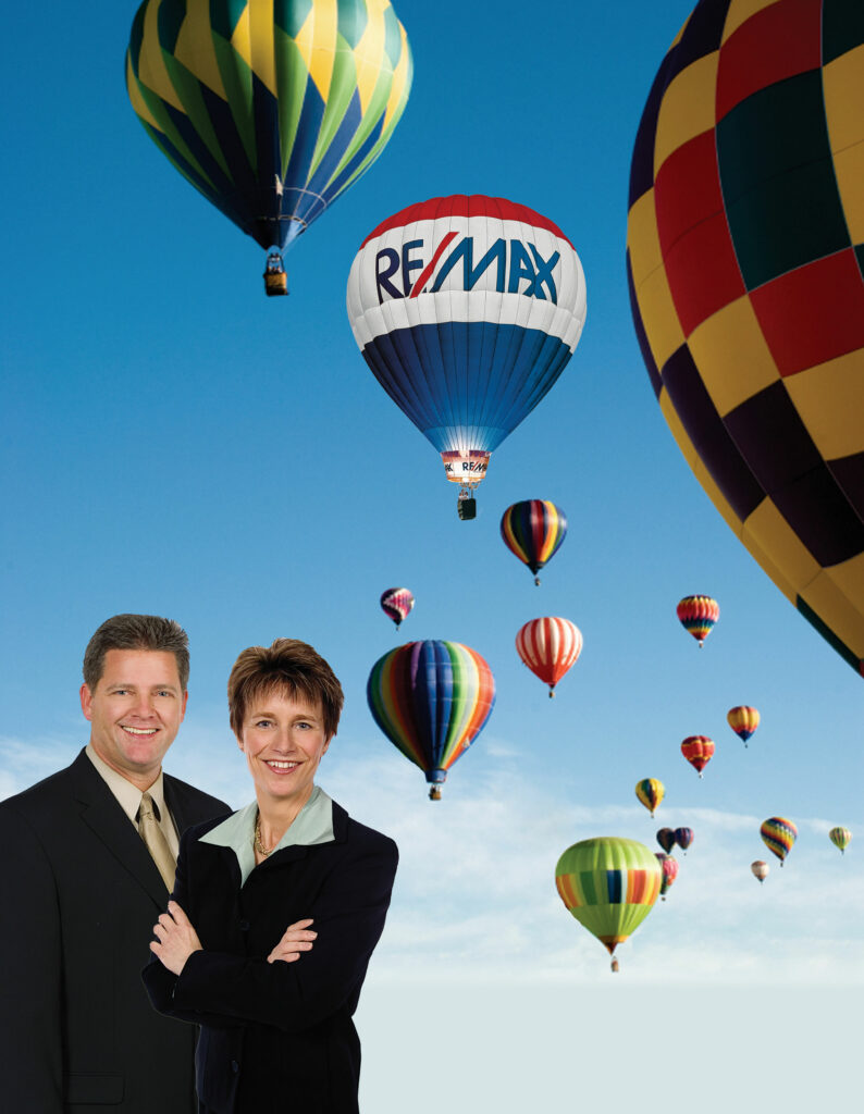 Couple with hot air balloons - Top 10 Things to do in Hudson W